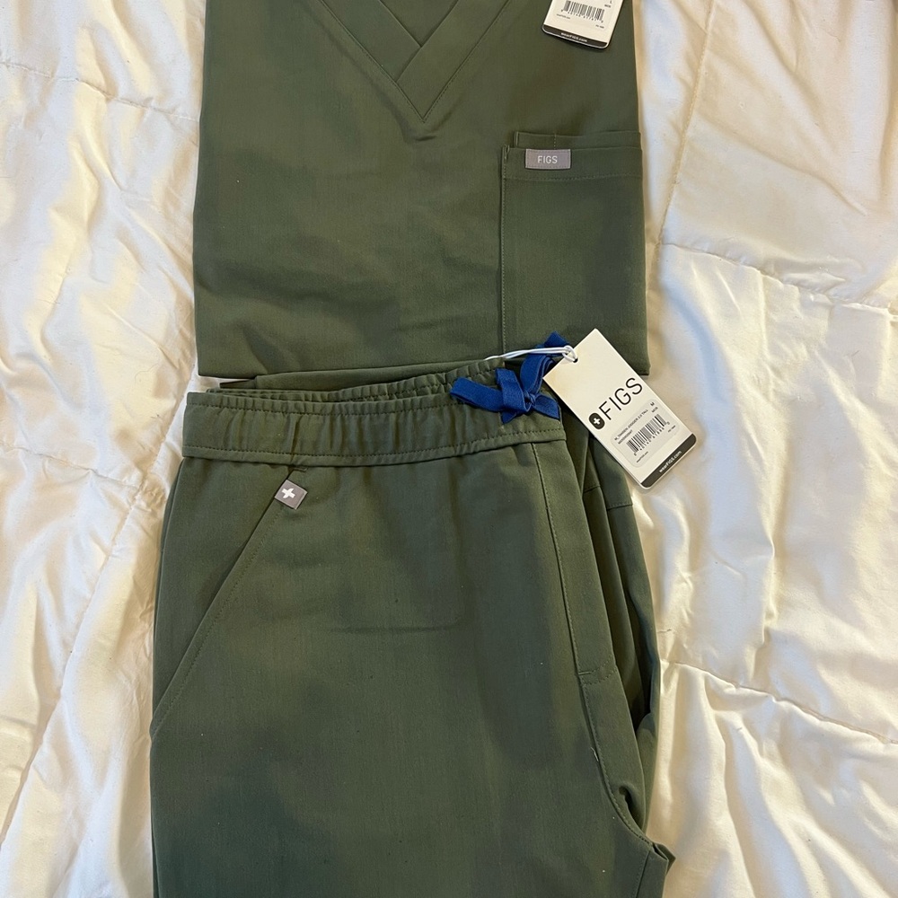 FIGS Men's Olive Green Pants